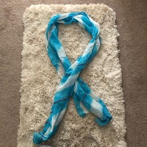 Elizabeth Gillett blue white and red scarf